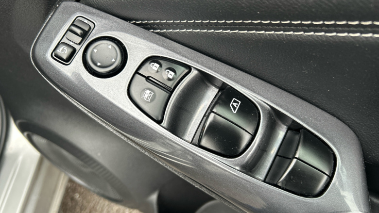 Nissan Juke 1.0 DiG-T 114 N-Connecta 5dr Petrol Hatchback